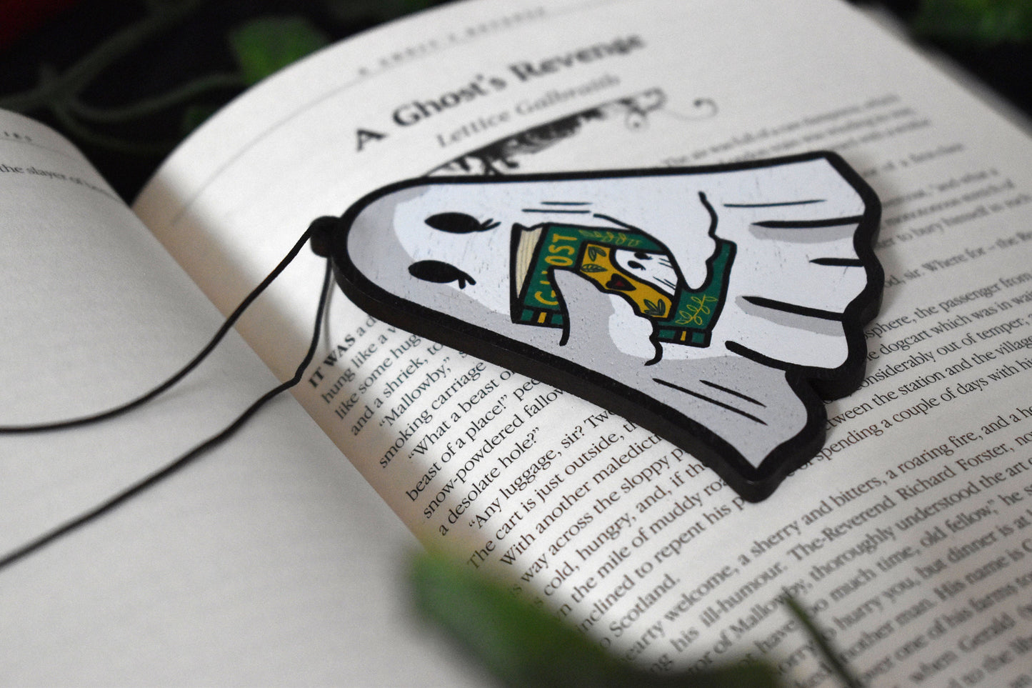 Wooden Sheet Ghost & Book Hanging Decoration/Shelf Guardian - ihadotherplans