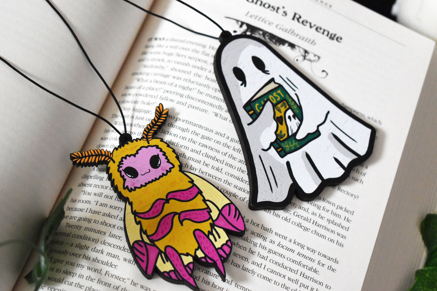 Wooden Sheet Ghost & Book Hanging Decoration/Shelf Guardian - ihadotherplans